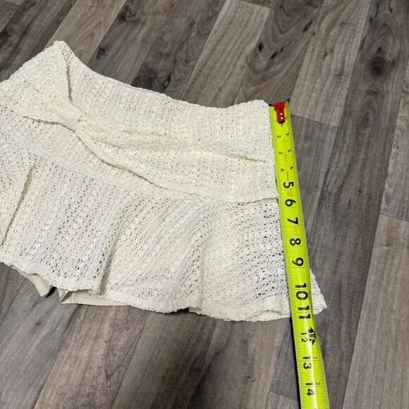 Crochet knit mini ruffled skirt with knot - Picture 2 of 5